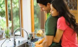 8 cách chồng bạn thầm lặng nói 'Anh yêu em'