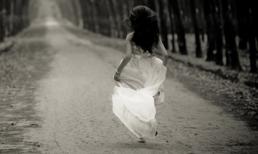 Anh xin tôi hãy chờ anh, nhưng tôi phải đi lấy chồng rồi...