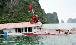 Chìm tàu chở 48 du khách trên vịnh Hạ Long