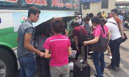 Người dân đội nắng trở lại Thủ đô sau nghỉ lễ