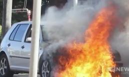 Cứu thoát e bé trong xe ô tô bốc cháy