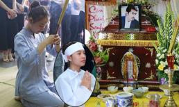 Vợ Duy Nhân nuốt nước mắt thắp hương cho chồng