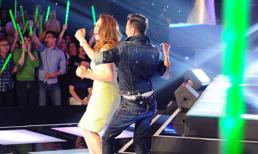 Mỹ Tâm – Mr. Đàm ‘phấn khích’ nhảy theo cô bé hát trong tủ