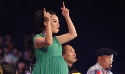 Thu Minh 'bất chấp' bụng bầu, nhún nhảy theo hotboy