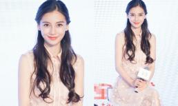 Angela Baby như công chúa với váy xuyên thấu