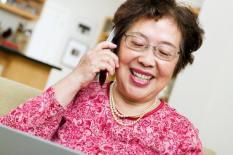 Mệt mỏi vì mẹ chồng hay theo dõi facebook