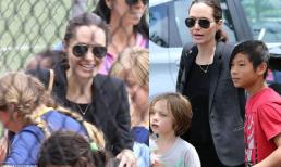 Angelina Jolie hào hứng cổ vũ các con gái chơi đá bóng