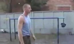 Cách né đạn bá đạo của người đàn ông gan dạ