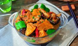 Gà om măng nấm bổ dưỡng - món ngon đãi khách