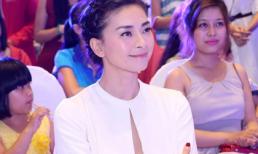 Ngô Thanh Vân diện váy trắng giản dị giao lưu cùng khán giả