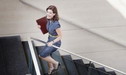 Đi bộ 2 phút mỗi giờ là chìa khóa để sống lâu