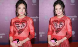 Triệu Vy nổi bật với váy hình trái tim lớn trước ngực