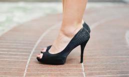 Những lý do khiến bạn nên ngừng ngay việc đi giày cao gót