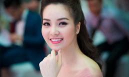 Cận cảnh nhan sắc rạng rỡ tựa trăng rằm của Á hậu Thụy Vân