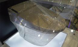 Bồn cầu gắn pha lê giá 2,8 tỷ