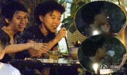 Con gái riêng Vương Phi bị bắt gặp phì phèo thuốc lá