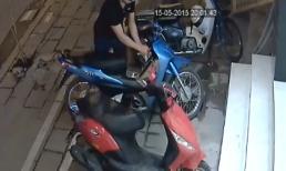 Bẻ khóa trộm xe trong tích tắc trên phố Hà Nội