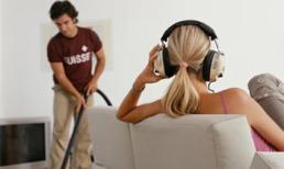 Ở nhà bồ nhí, chồng chăm chỉ hơn ô sin