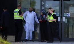 Cậu bé 14 tuổi đâm gục giáo viên ngay trước cửa lớp học