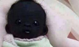 Xuất hiện em bé Nam Phi đen nhất thế giới