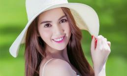 Ngọc Trinh thướt tha xuống phố với đầm maxi trễ nải