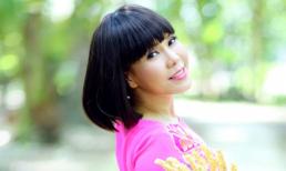 Việt Hương trẻ trung với áo dài cách tân