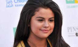 Selena Gomez lộ gương mặt béo tròn vành vạnh