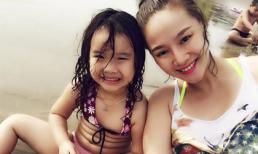 Mẹ con Thu Phượng xinh tươi đi biển