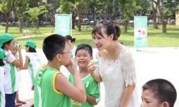 Khánh Linh dẫn con riêng đi hội trại