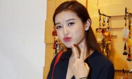 Huyền My giản dị tạo dáng 'nhắng nhít' ở sự kiện