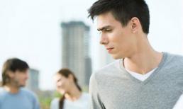 Phát hiện vợ ngoại tình khi đang ôm hôn bồ