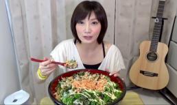 'Thánh ăn': Ăn hết một chậu cơm trộn 4,2kg