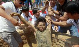 Thanh niên tự nguyện 'chết thử' để lập kỷ lục bị chôn sống