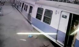 Tàu hỏa đứt đôi khi đang chạy khiến hành khách hoảng loạn