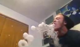 Biệt tài nhả khói thuốc có 1-0-2