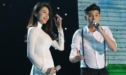 Thủy Tiên thướt tha với áo dài trắng như nữ sinh