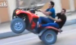 Bốc đầu mô tô 4 bánh và cái kết đau lòng