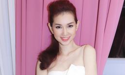 Quỳnh Chi khoe vai trần gợi cảm sau ly hôn