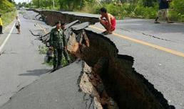 Đường bửa đôi tụt 3m vì sạt lở kinh hoàng tại Thái Lan