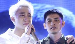 Sơn Tùng M-TP ôm bố òa khóc trong đại tiệc sinh nhật