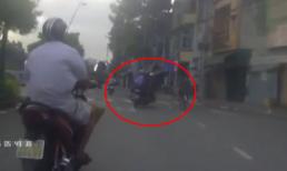 Cô gái bị tên cướp giật túi xách giữa phố Sài Gòn