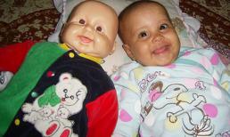 Khi em bé giống hệt búp bê