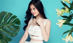 Á hậu Diễm Trang lấp ló vòng một với trang phục khoét táo bạo