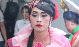 Hoài Linh ‘chuyển giới’ xinh đẹp ở tuổi U50