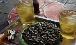 Sốc với ly trà chanh giá 50.000 trên cầu Long Biên