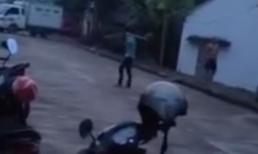 Thanh niên ngáo đá  tưởng mình là Quan Vân Trường