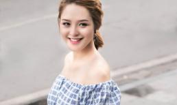 Á hậu Hoàng Anh khoe vai trần thon thả dạo phố