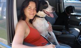 Sau khi chồng cũ là mèo qua đời, người phụ nữ kết hôn với chó