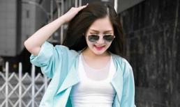 Hương Tràm bất ngờ khoe dáng thon gọn trên phố