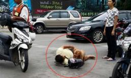 Cảm động chú chó không rời chủ nửa bước khi bị tai nạn